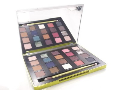 URBAN DECAY VICE  Palette Eyeshadow  INCLUDES BRUSH AND BAG READ DETAILS