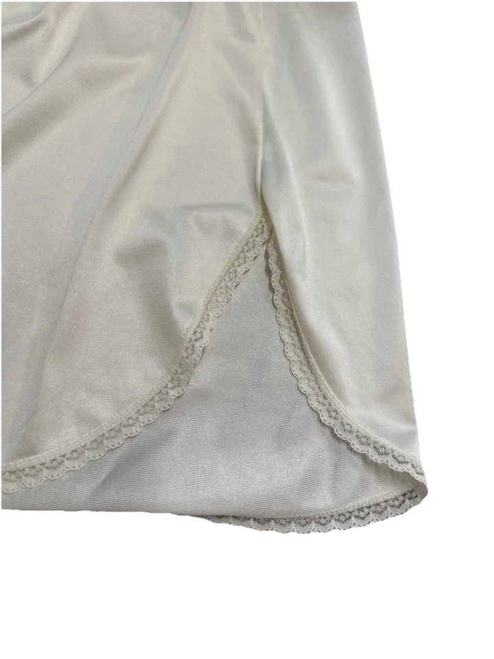 Винтажный Vanity Fair короткий скольжения США нейлона слоновой кости с кружевной отделкой стороны разрез сексуальный размер средний - Изображение 2 из 4