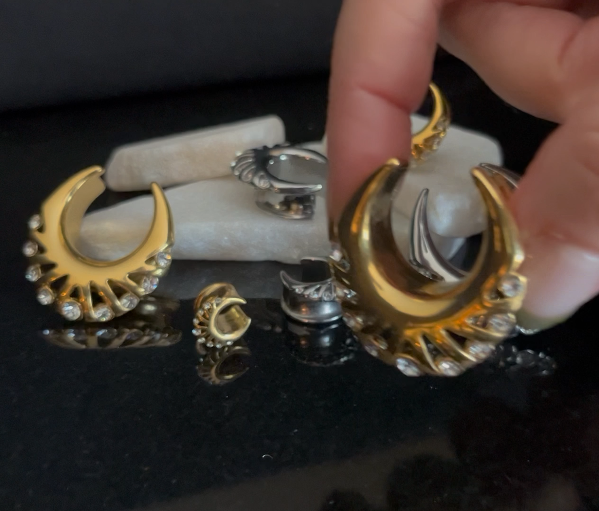 PAIR CZ Gems Fan Edge Design Saddle Ear Spreader Surgical Steel