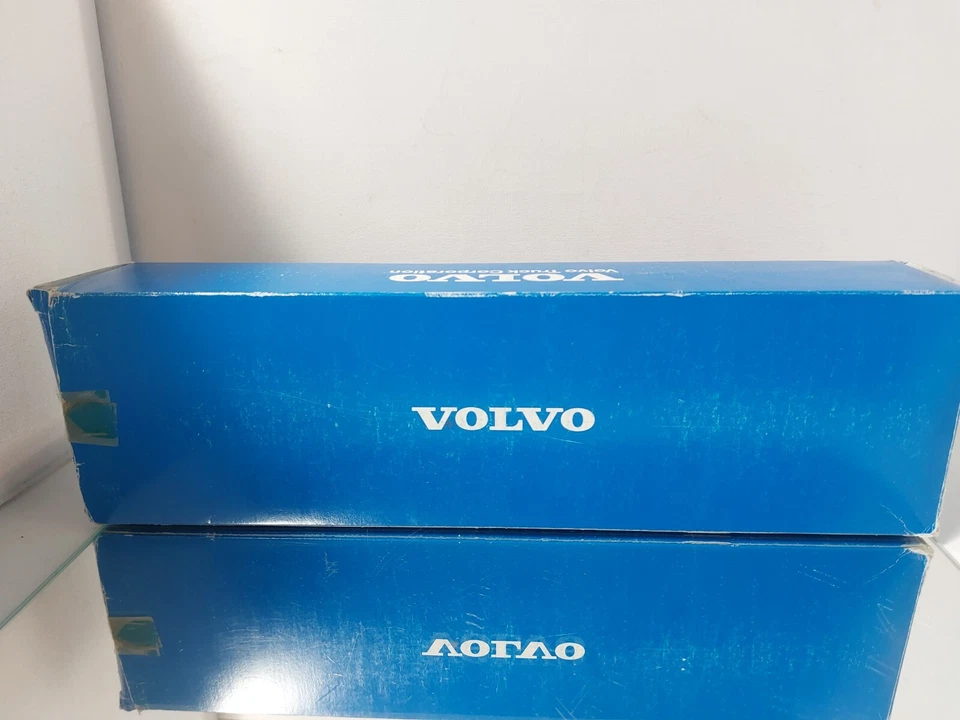 Conrad Volvo FH12 Truck angle int.transport bv Truck 1:50 In Box Volvo Promo - Immagine 3 di 4