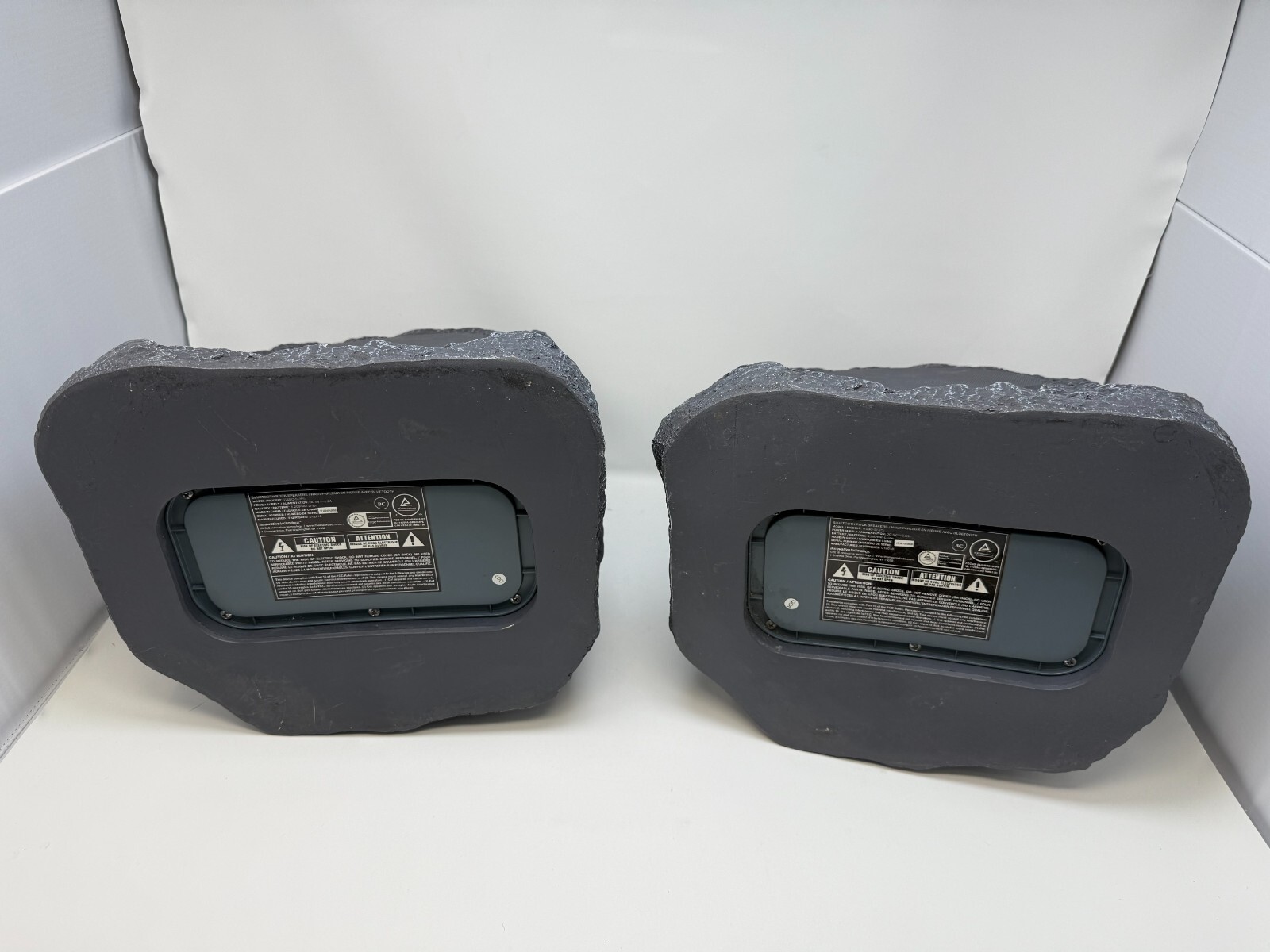 Pair of Innovative Technology ITSBO-513P5 Bluetooth Rock Speakers