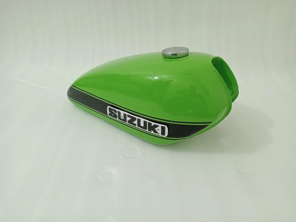 Suzuki TS250 TS 250 1971-76 tanque de gasolina de acero pintado verde + tapa + insignia + llave de seguridad Foto 3 de 4
