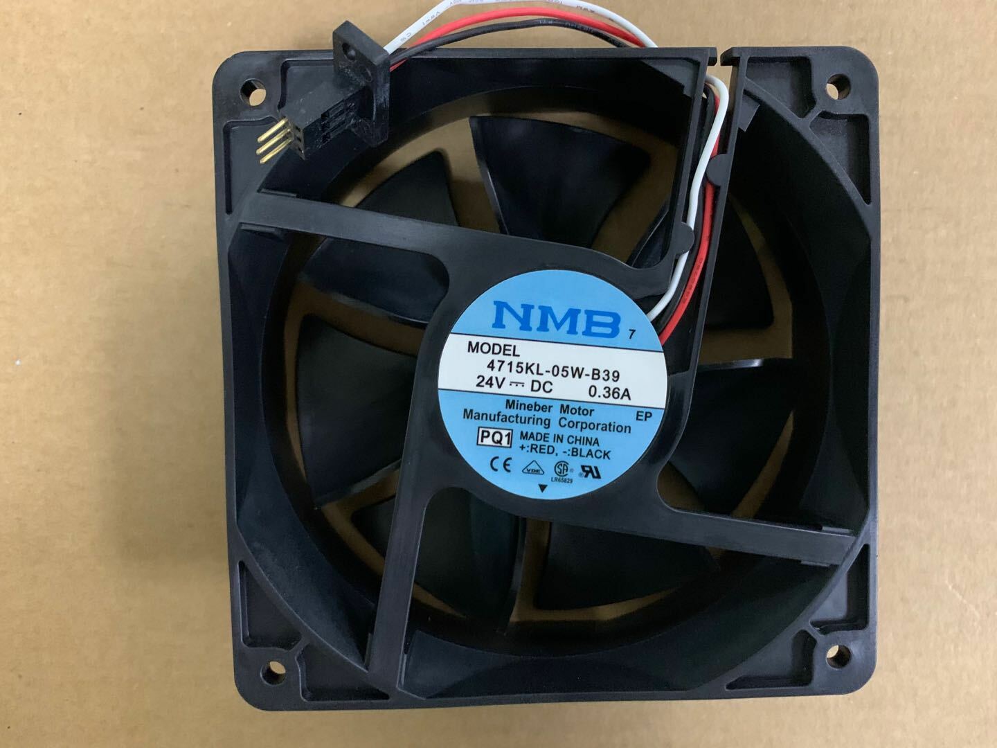 NMB 4715KL-05W-B39 24V 0.36A FANUC system cooling fan three-pin plug