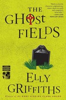 The Ghost Fields A Mystery Elly Griffiths Taschenbuch Kartoniert / Broschiert