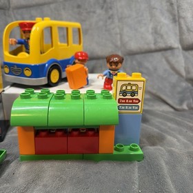 Lego Duplo School Bus #10528 Retired 2014 3 Figures 2 Suitcases Almost Complete
