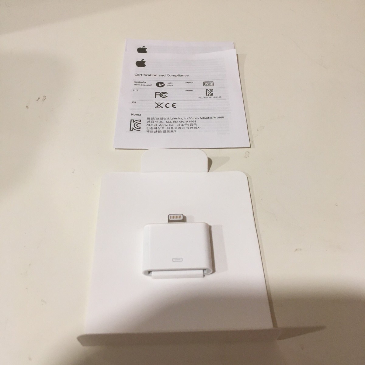 Appleページ Apple Lightning to 30-pin Adapter | Overview, Specs, Details