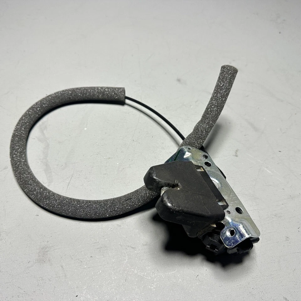 Оригинальный привод замка крышки багажника двигателя для Mercedes-Benz E550 2010-2017 годов выпуска - Изображение 2 из 4