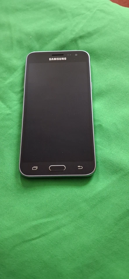 Samsung Galaxy J3 (2016) SM-J320FN - 8GB - Black (Unlocked), photo 2 of 5
