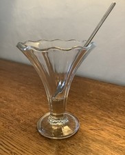 Vintage Ice Cream Sundae Or Prawn Cocktail Glasses In Very Good Condition 