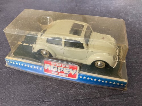 VOLKSWAGEN 1303 COCCINELLE 1973 BLEU NOREV JET CAR 1/43 Réf 841002 - La
