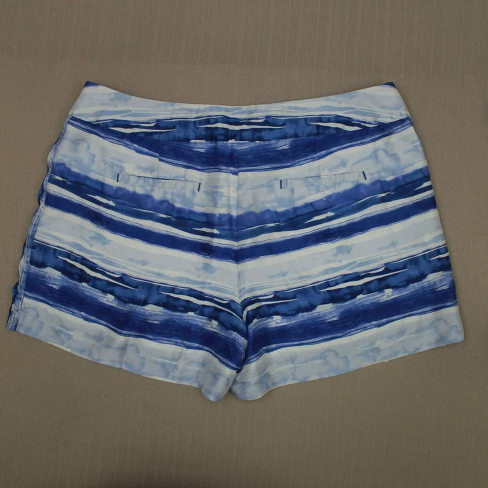 Tommy Bahama Shorts Women's Size 8 Mid Rise Lined Blue White Silk Shorts  - Image 2 of 4