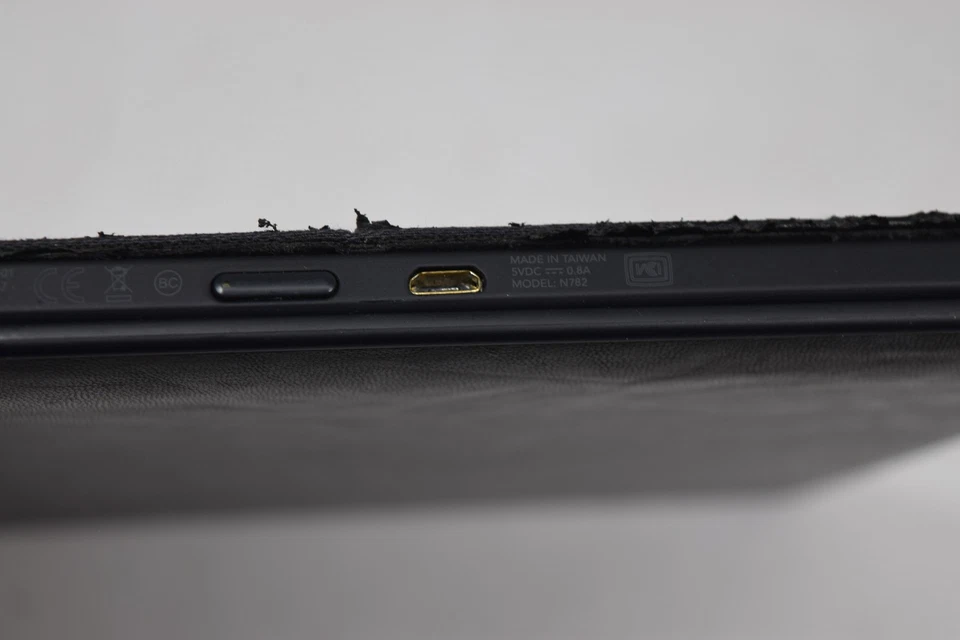 Rakuten Kobo Forma, 1GB RAM, 8GB storage, Black Wifi eReader N782 - Image 3 of 4