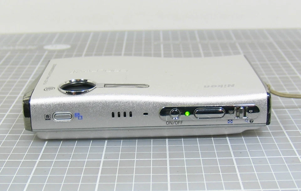 Nikon Coolpix S6 3X Zoom Lens 6MP Compact Point & Shoot Digital Camera - Image 4 of 4