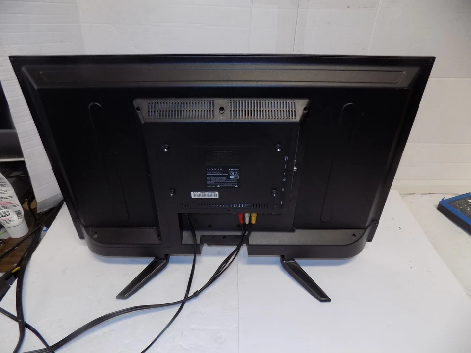 Curtis Proscan PLDED3276A 720p 32-Inch LED HD TV PC Input with Remote - Image 2 of 4