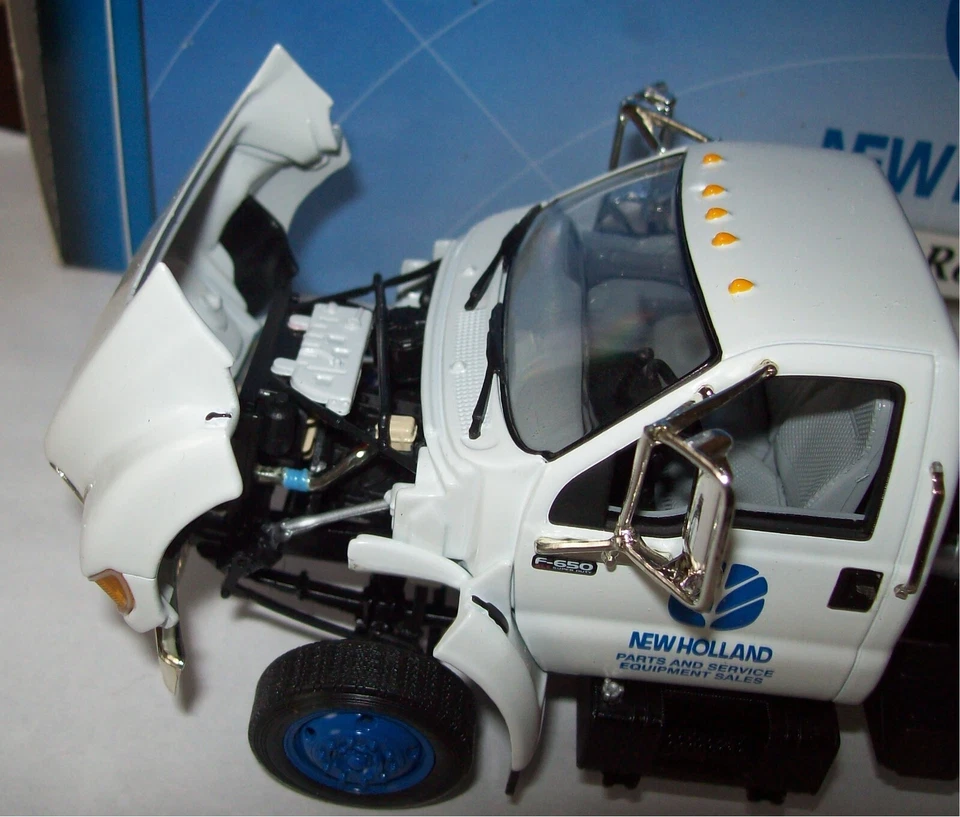 Camión de reparto retroceso Ford F650 1/34 equipo New Holland Foto 3 de 4
