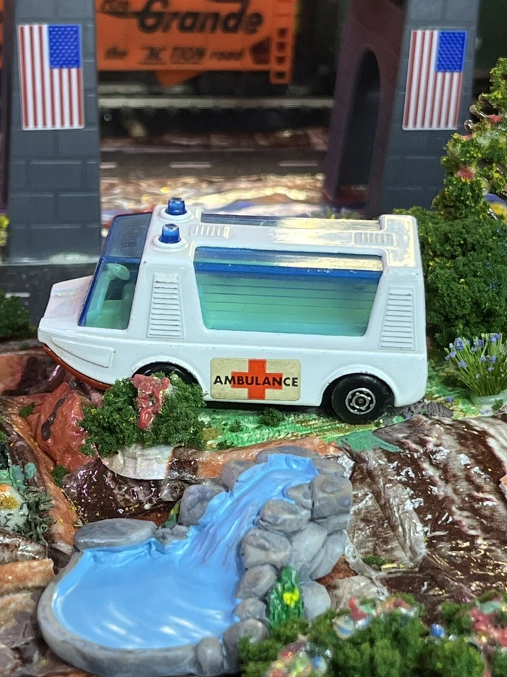 Ambulancia Lesney Matchbox Superfast 1971 Stretcha Fetcha blanca 1:64 usada casi nueva Foto 2 de 4