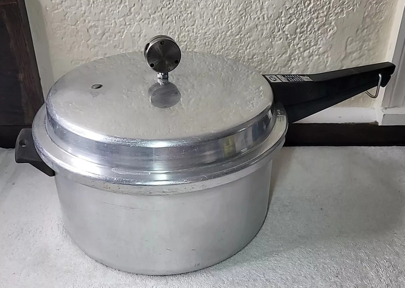 Large Mirro Matic Pressure Cooker 6-Quart M-0296 Jiggler Weight & Trivet