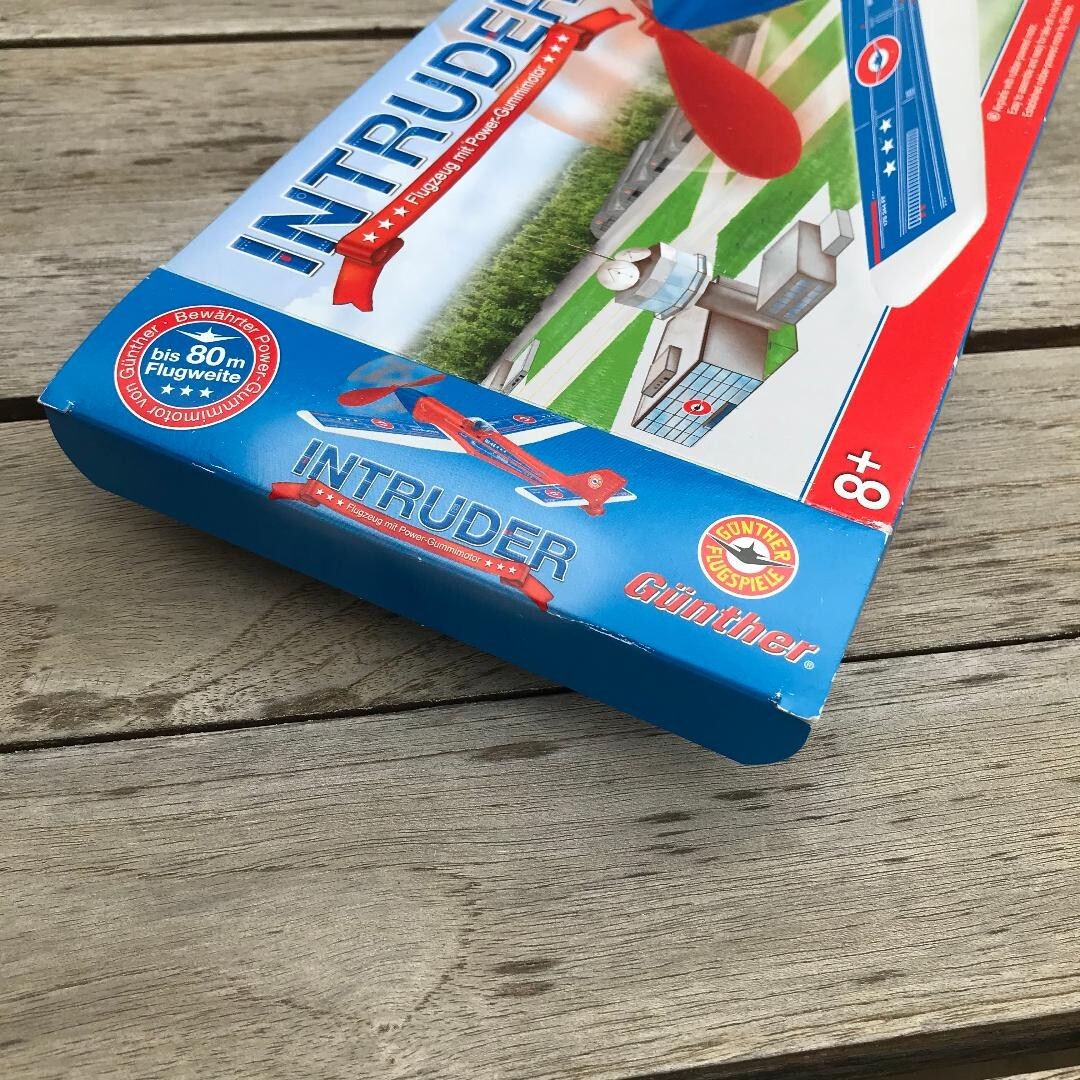 GÜNTHER FLUGSPIELE 1659 - Avion haute performance Vortex, environ 49 x 50 cm, avec moteur en caoutchouc puissant, distance de vol jusqu'à 100 m, pour enfants à partir de 8 ans