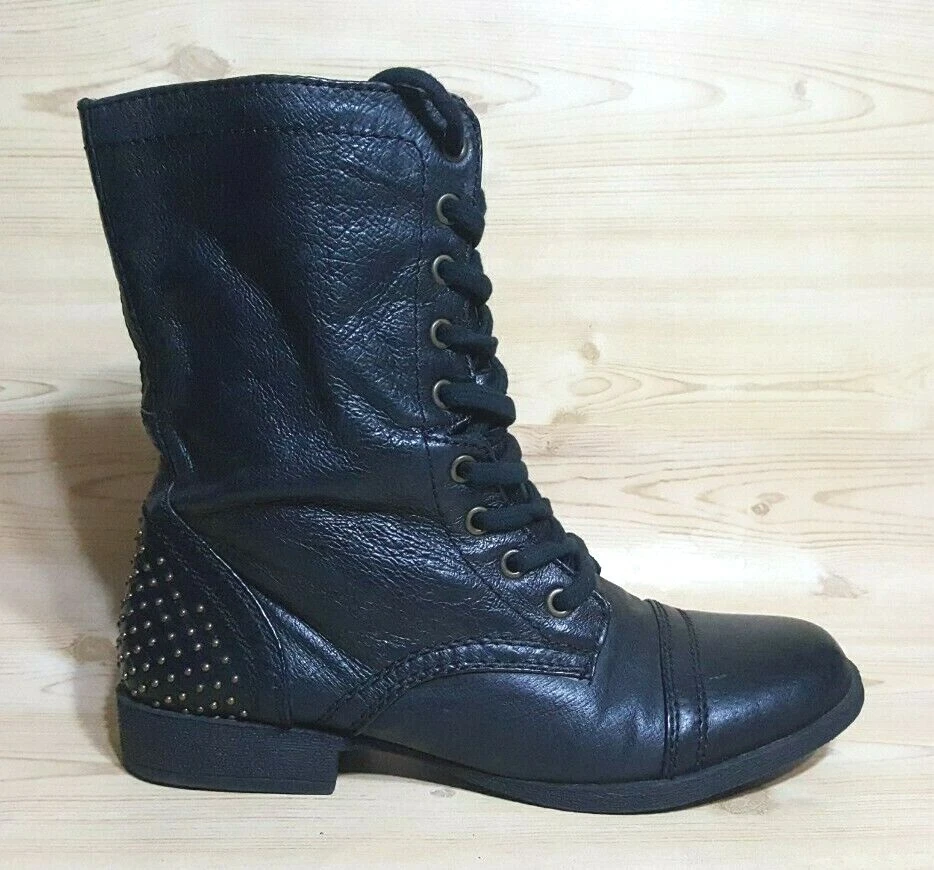 Botas de mujer Shoemint de cuero negro con cremallera con tachuelas talla 8,5 M Foto 2 de 4