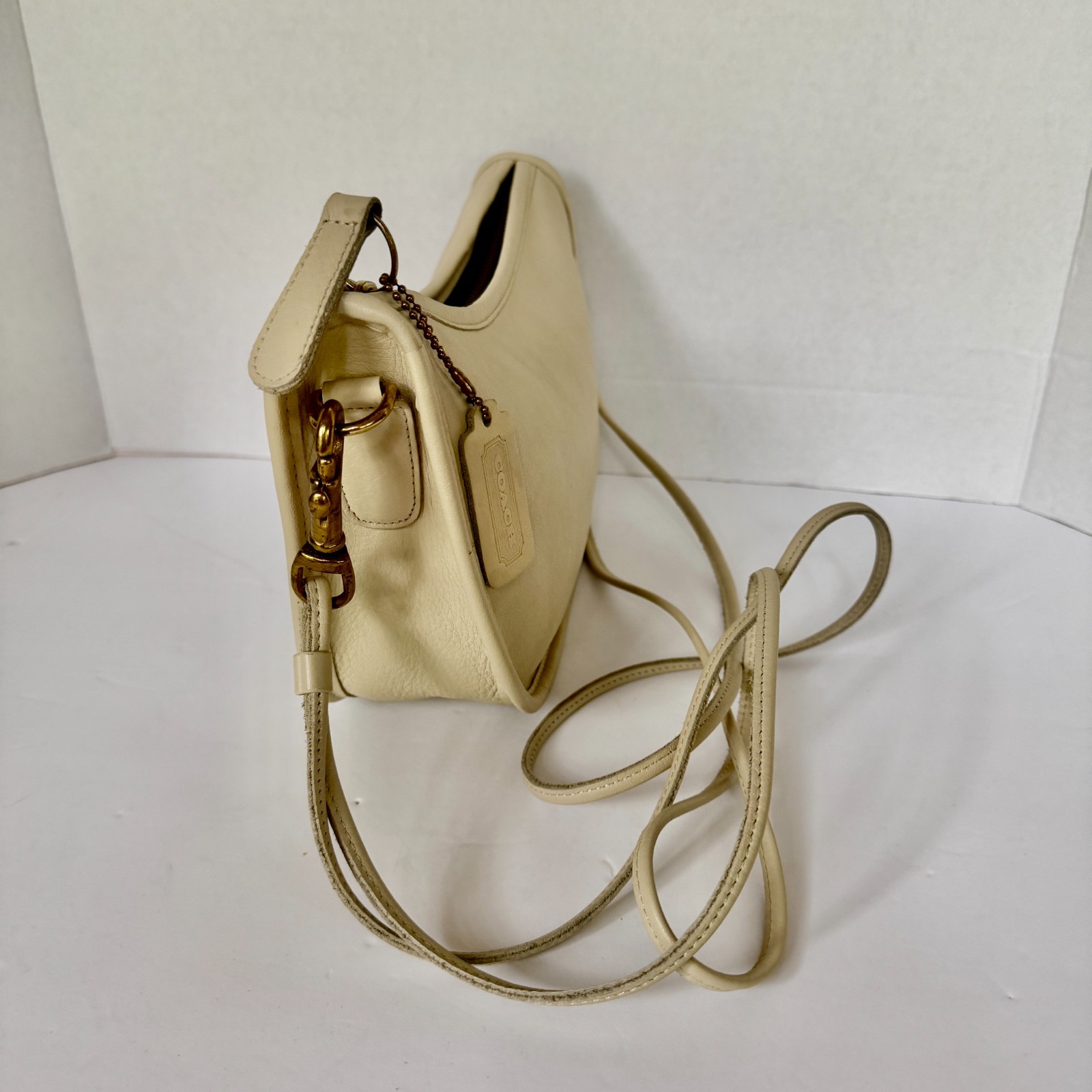 Vintage Coach 1970's Swinger  in Bone. Extremely rare details. Read description! image 6