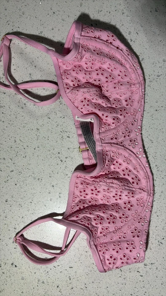 NUEVO CON ETIQUETAS ROSA por Frankies Bikinis Buttercup Ojales Bikini Top Talla S y Bikini Talla S Foto 2 de 4