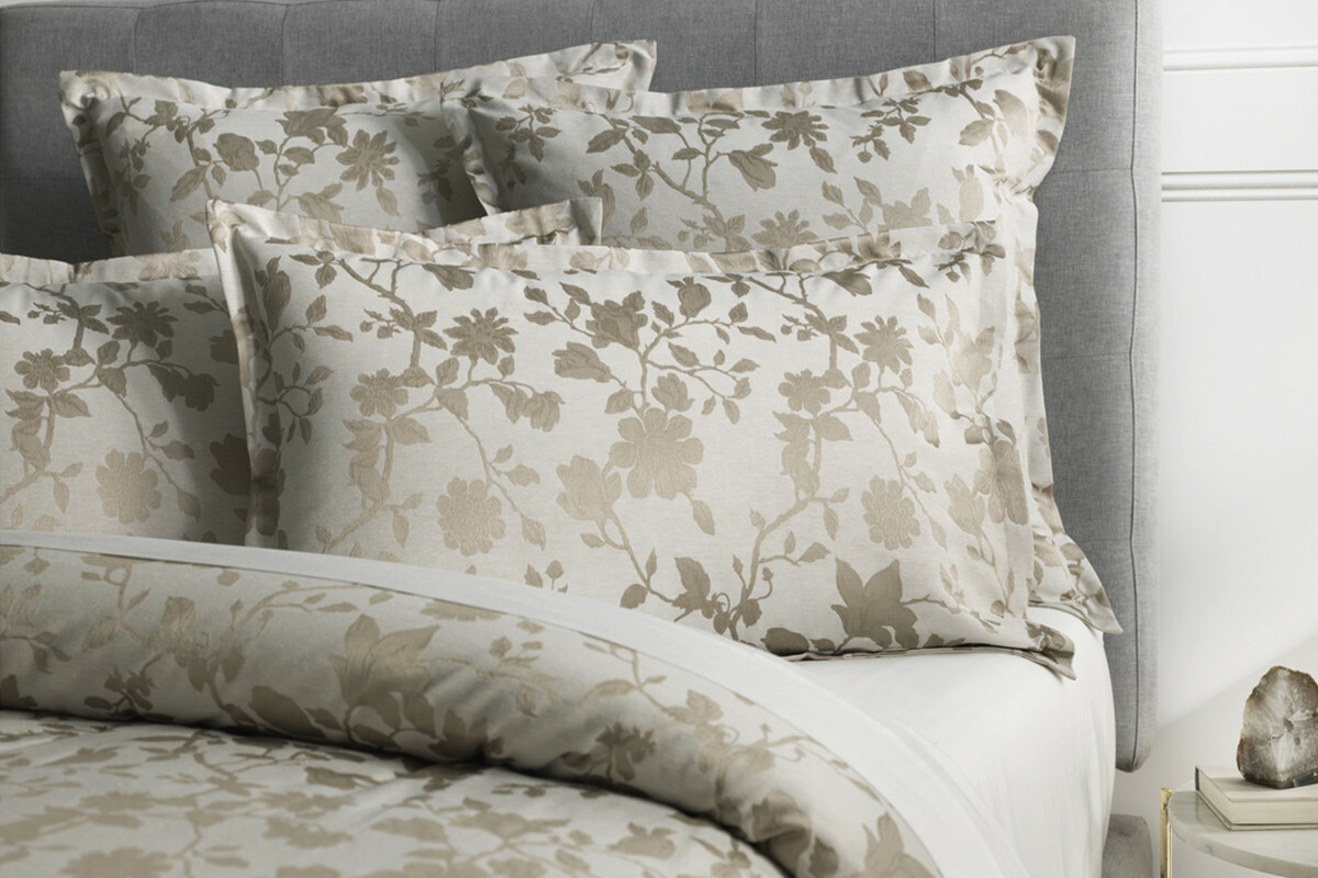 SHERIDAN KAYLEIGH TAILORED SUPER KING QUILT COVER SET IN BISCOTTI