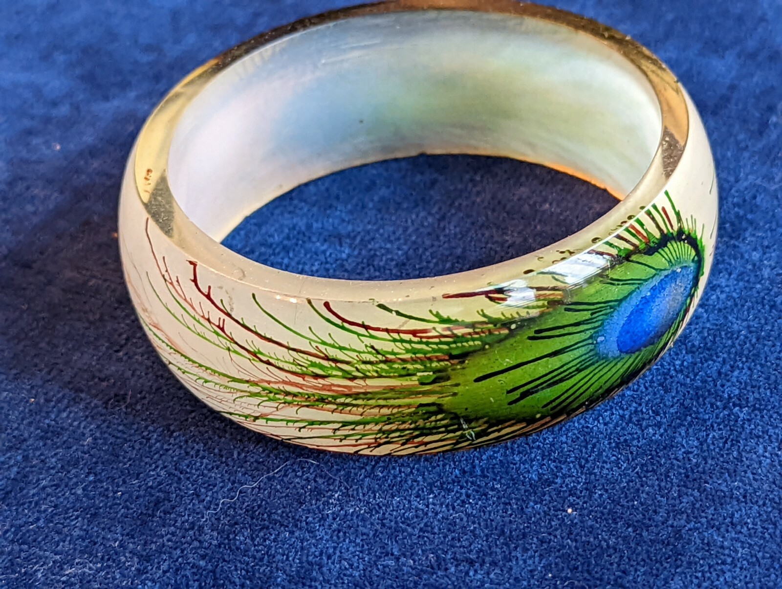 VINTAGE LUCITE HAND PAINTED BRACELET PEACOCK FEAT… - image 1