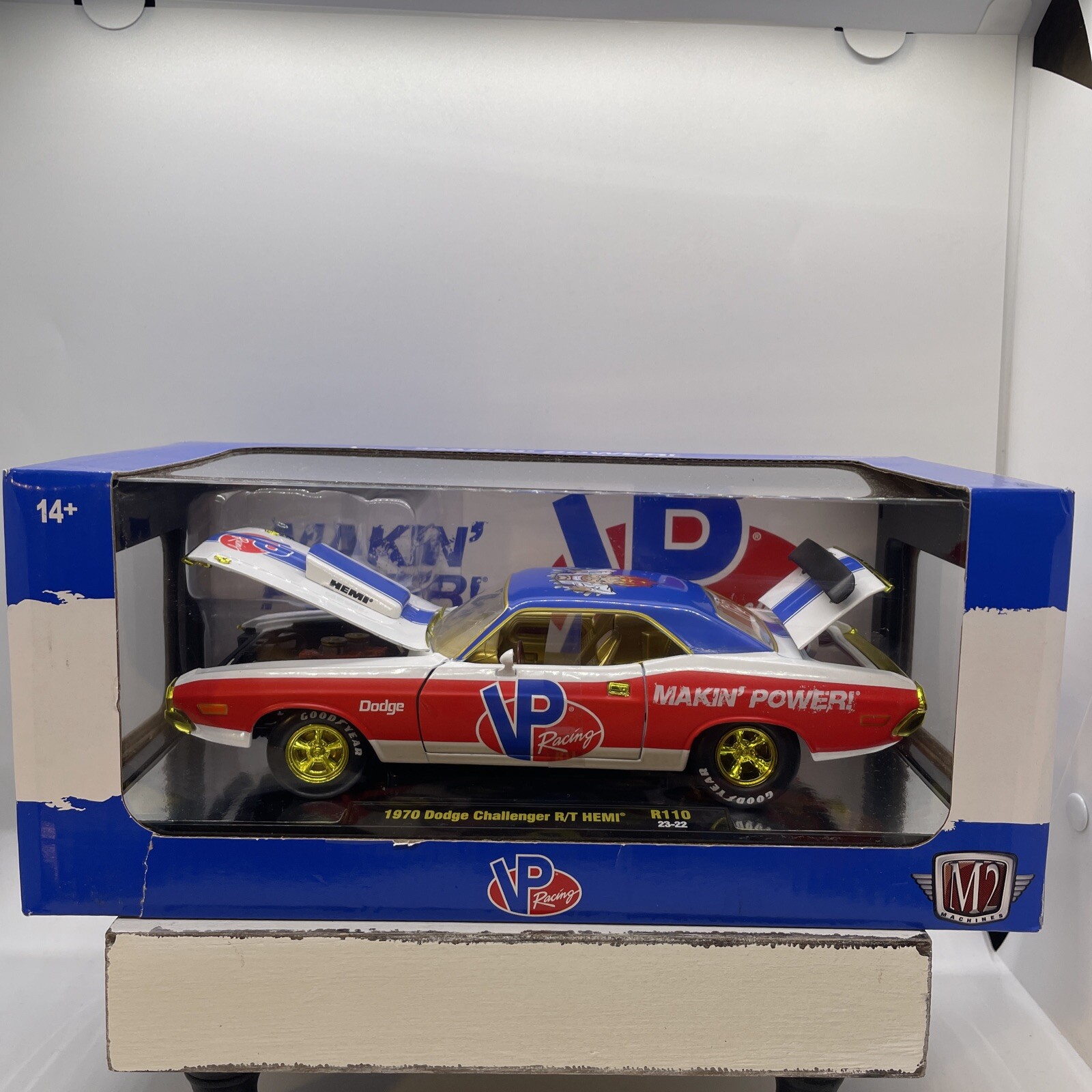 M2 Machines VP Racing 1970 Dodge Challenger R/T HEMI R110  1:24 Scale CHASE E19
