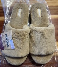Muk Luks Women  s Slippers Cushion Insole Irish Cream Size 9/10 Large NWT