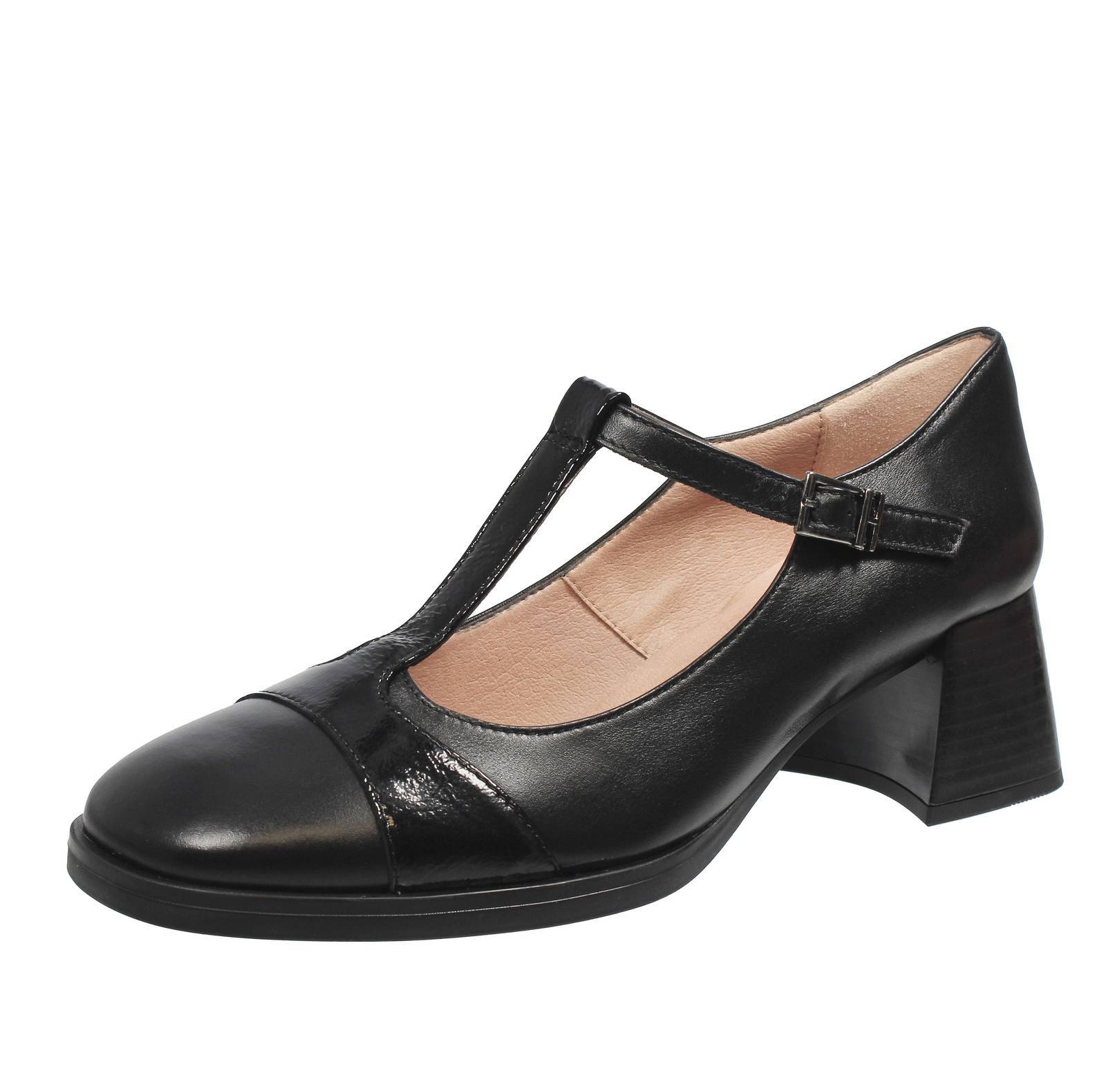 Декольте испаноязычной девушки в стиле Такко Медио Неро - Талья 40 Скарпе Донна