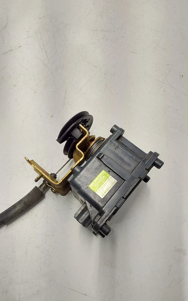 2000 Toyota Sienna cruise control module connector OEM - Image 4 of 4