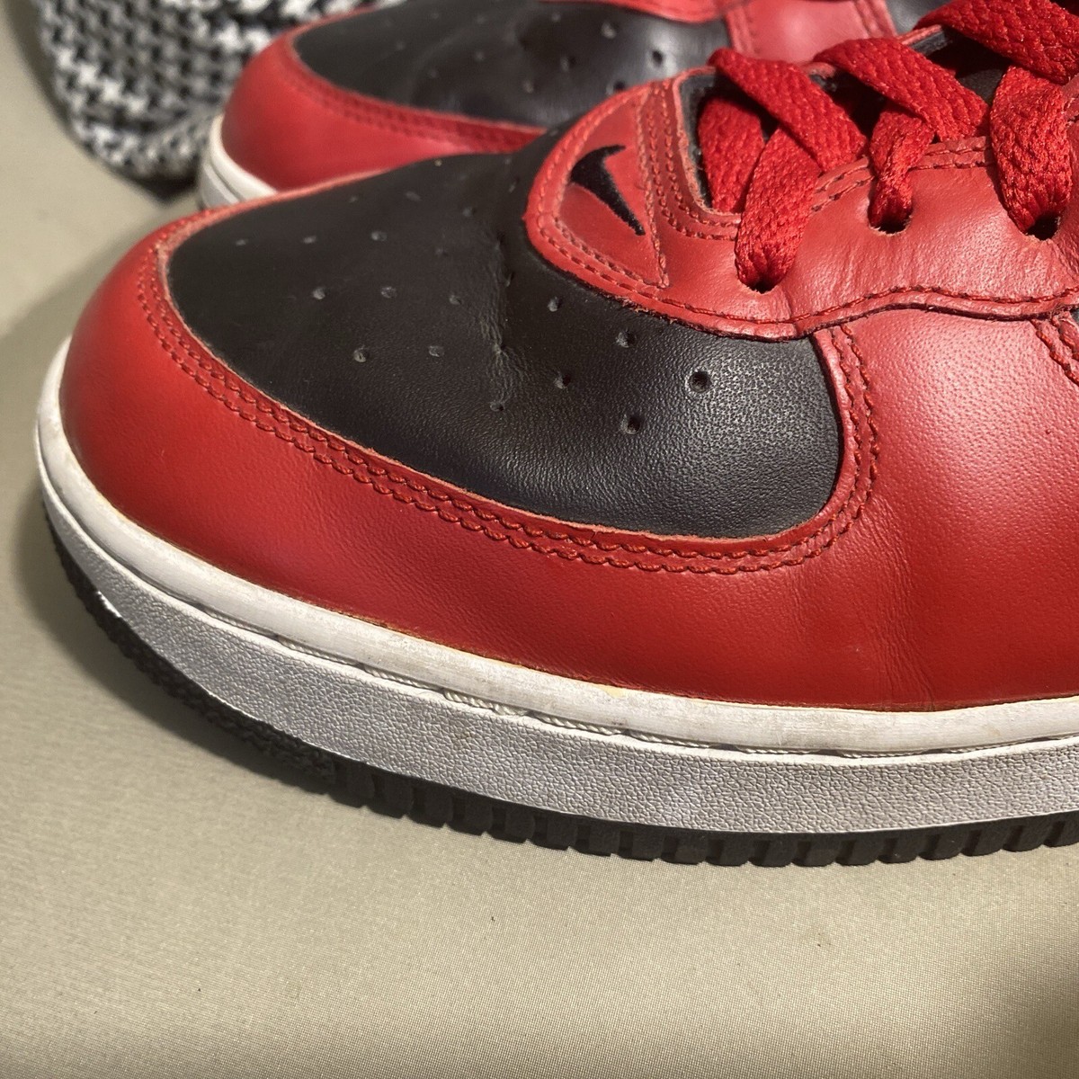 Rare NIKE Air Force 1 Mi Reverse Red Black 306352 063 00 Rare NIKE Air Force 1 Mi Reverse Red Black 306352 063 00