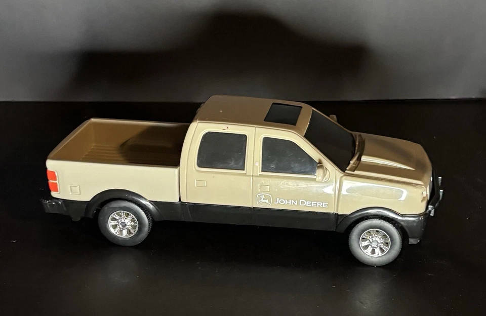 Pick-up Chevy bronzeado John Deere  - Imagem 2 de 4