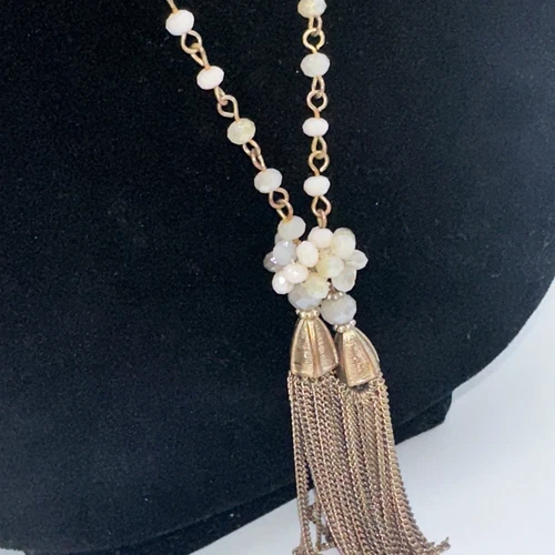 VETEMENTS Collana Vintage Tonalità Oro e Bianco AB Perline Doppia Nappa Pendente Dichiarazione Goccia V