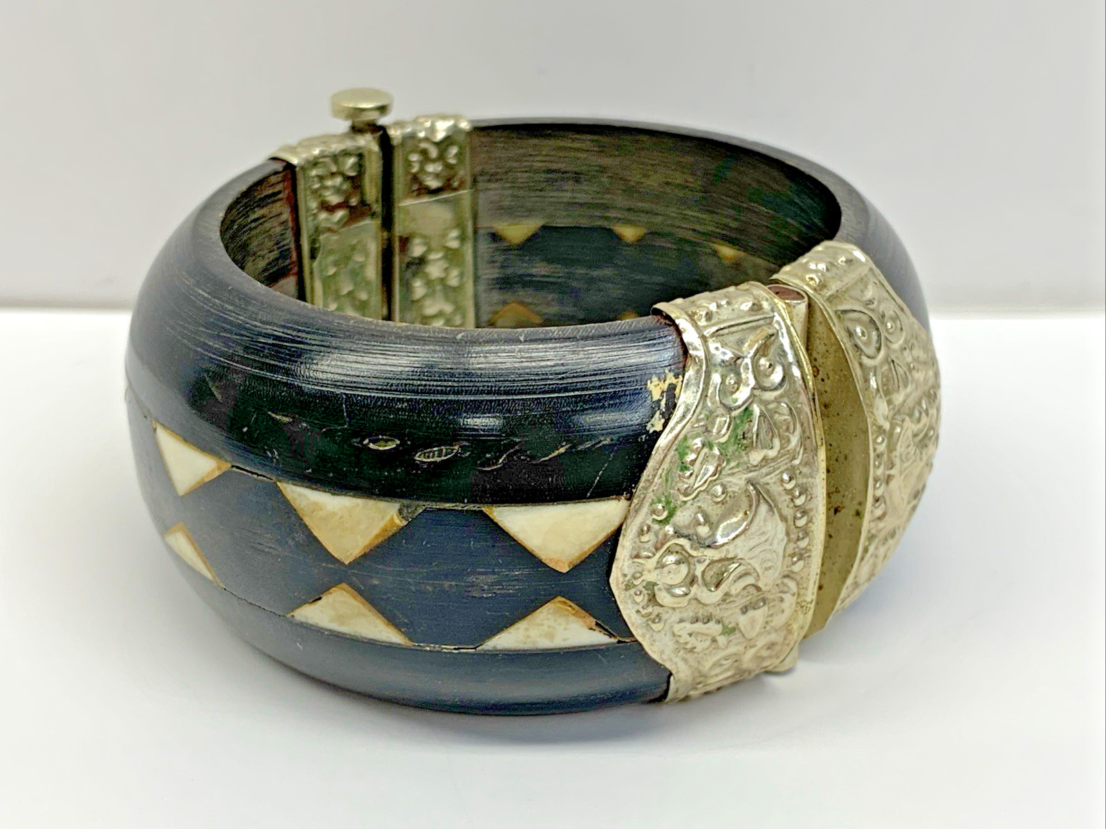 Vintage Silver Tone Hinged Bangle Statement Brace… - image 9