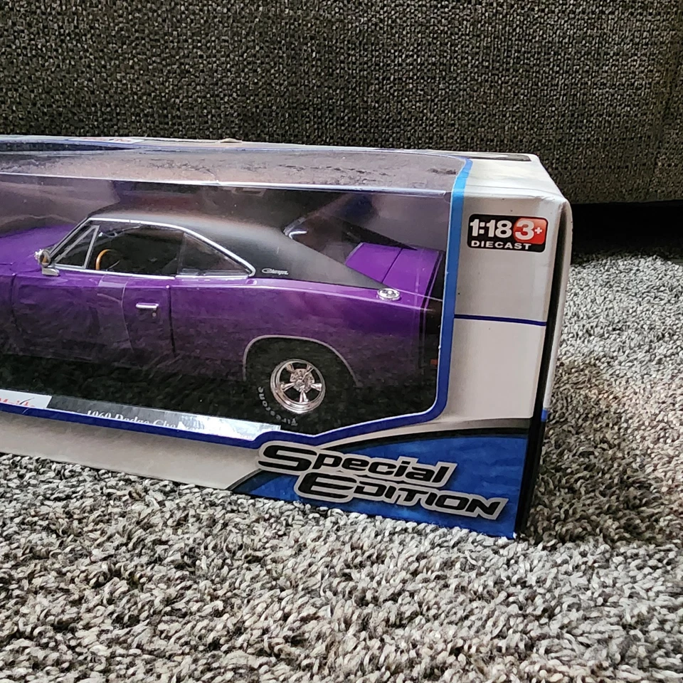 Maisto 1969 Dodge Charger R/T SE 1:18 литая слива сумасшедший фиолетовый новый в коробке - Изображение 4 из 4