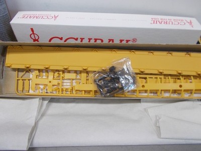 ACCURAIL # 9302 ~ UNION PACIFIC TRI-LEVEL AUTO RACK CAR ~KIT ~HO SCALE