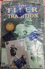 1998 Fleer Tradition  Football Hobby box (Playmaker theatres & Heritage collect)