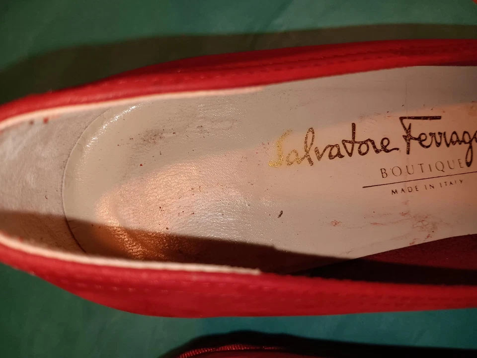 Salvatore Ferragamo Womens Bold Red Suede And Leather Shoes Made In Italy Sz 7.5 - Image 2 of 4