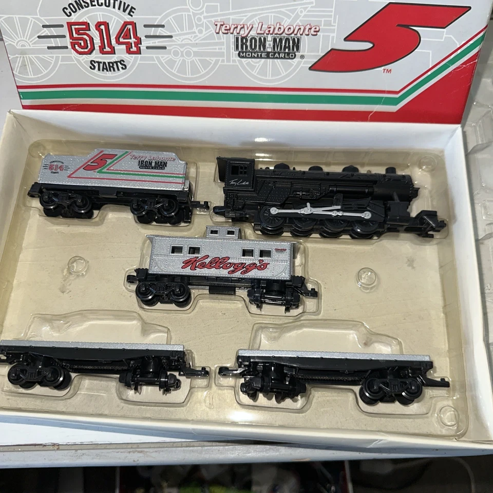 Terry Labonte #5 Kellogg's Iron Man Revell Collection 7 piezas HO Train Set 1996 Foto 3 de 3