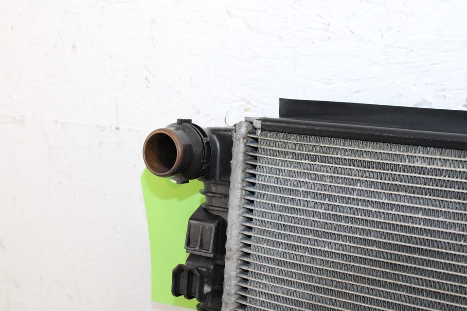 Radiador Volkswagen GTI 2015-2021 5QM121251A OEM LX40 Foto 2 de 4