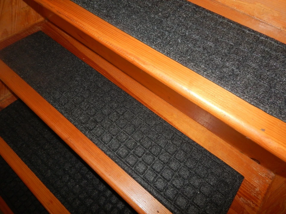 7 = peldaños antideslizantes para escaleras exteriores/interiores 100 % goma paso 7"" x 33"". Foto 3 de 4