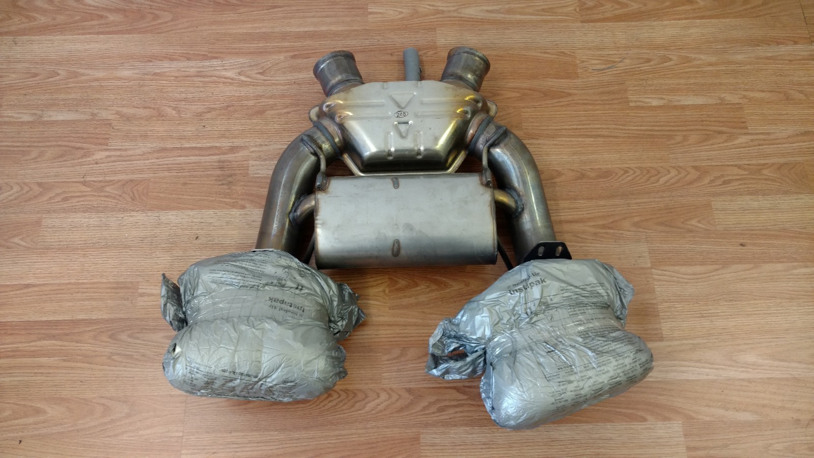MCLAREN MP4-12C MUFFLER EXHAUST OEM 11H0333SP 02