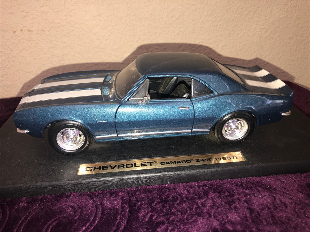 ミニカー ROAD REGENDS CHEVROLET CAMARO Z-28 1967 Road Legends 1967 Chevrolet Camaro Z-28 (blue) 1/18 MAN CAVE