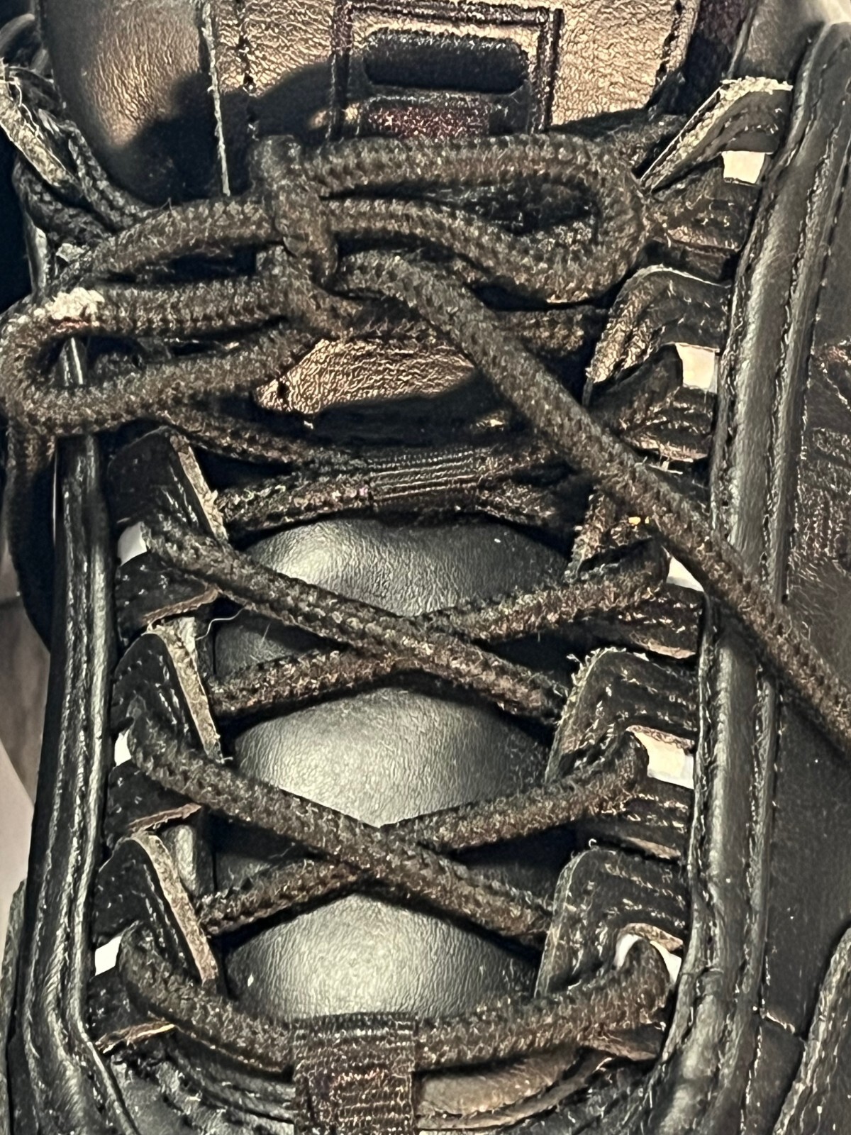 FILA Women's Shoes Size 7.5 Black White 5FM00105-013 Very Nice