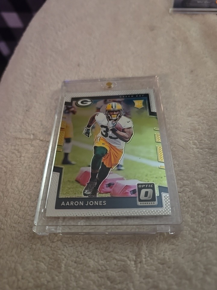 2017 OPTIC AARON JONES ROOKIE BASE SILVER PRIZM #135  #1 IN YARDS 2020 PACKERS