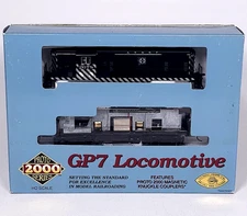 Proto 2000 Series HO 23551 GP7 Locomotive EMD AT&SF #2678 Limited Edition Train