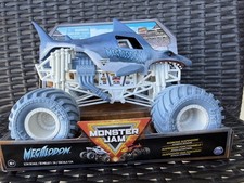 Monster Jam Megalodon 1:24 Scale Die-Cast Truck Spin Master for kids 3 