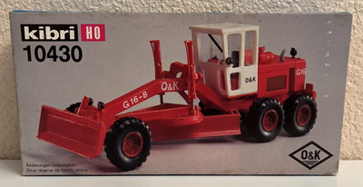 KIBRI #10430  O & K 16-8 Road Grader ''Red & White  KIT  H.O. 1/87