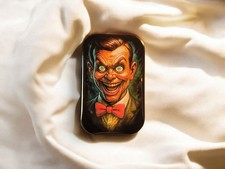 Böse Puppe • Creepy Dummy • Horror Doll Goosebumps Style Magnet